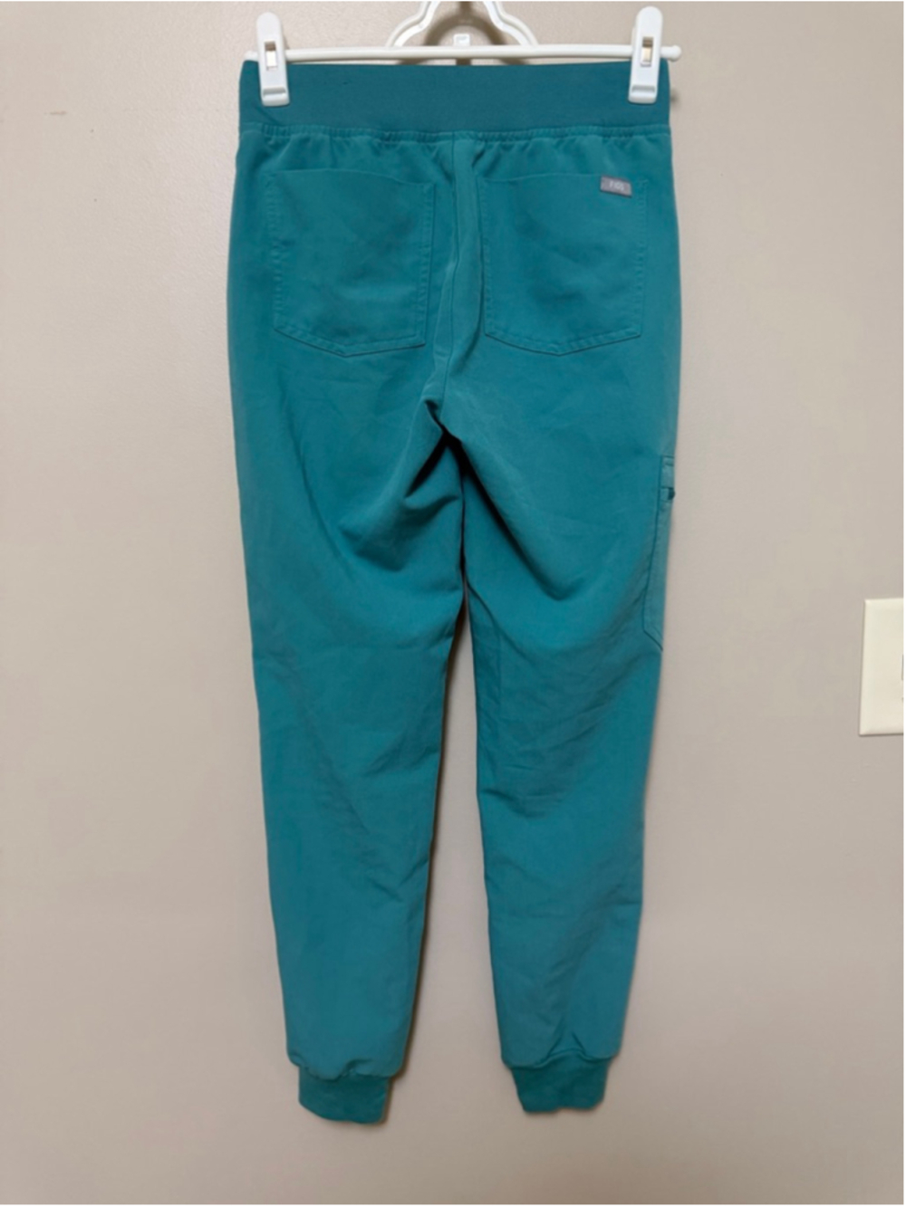 FIGS Scrubs Set - Picture 8 of 10